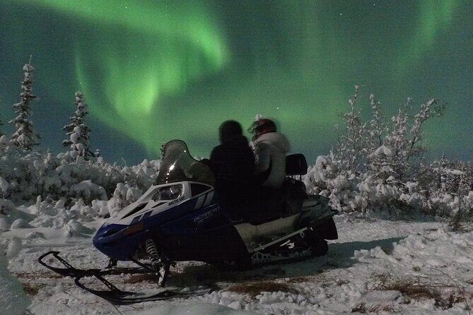 Aurora Sleighers Snowmobile Tour in Fairbanks - Photo strategy: bring a camera and think like a night hunter
