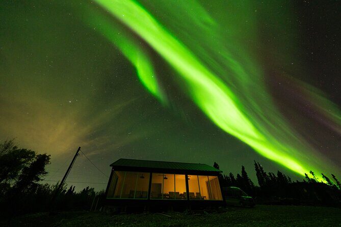 Cleary Summit Aurora Glass House Luxury Northern Lights Tour - Comfort in real Arctic cold