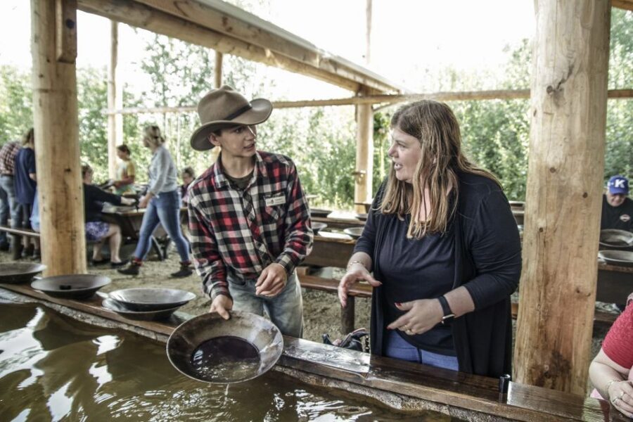Fairbanks: Gold Dredge 8 Historic Train Tour - Gold panning hands-on: your chance to spot real flakes