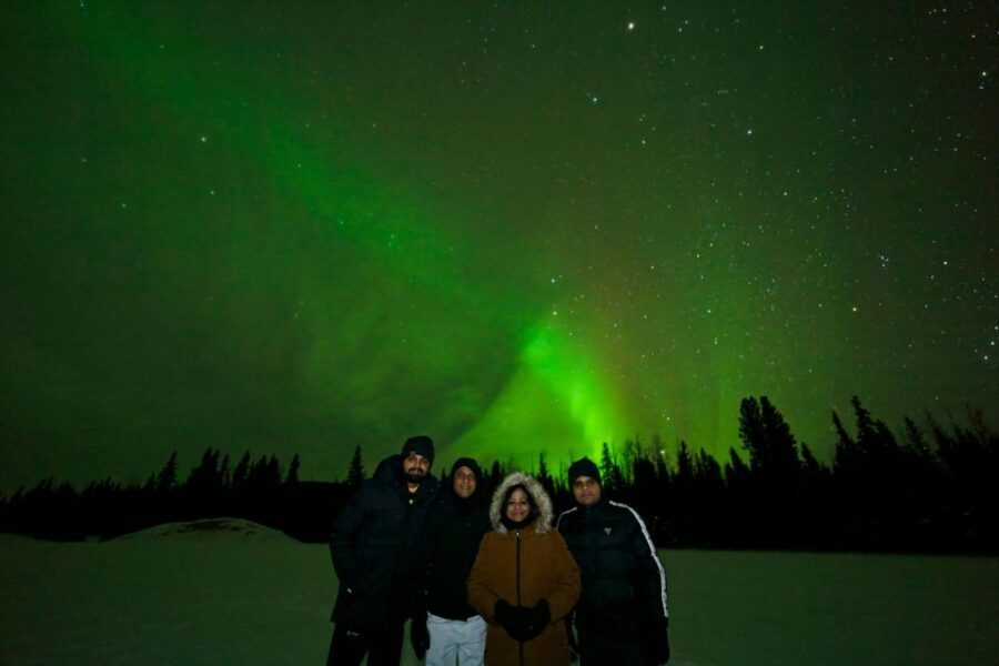 From Fairbanks: Northern Lights Aurora Tour with Photography - Snacks, comfort breaks, and what you should wear (this is the part that keeps you sane)