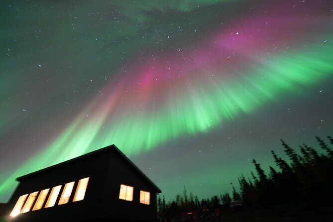 Mountaintop 360° Best Alaskan Cabin with Photography @Aurora Camp - Inside the Cabin: Warm Comfort, Restroom Access, and Wait-Ready Comfort