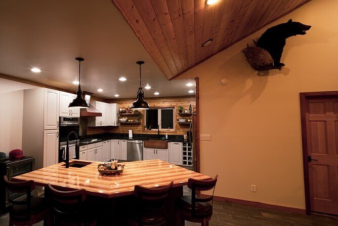 Private Northern Lights Lodge & Chase – Fairbanks - Why This Private Aurora Night Feels Different in Fairbanks